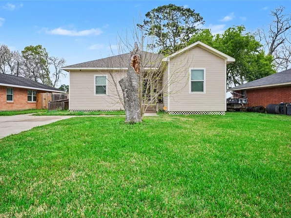 106 N Bayou Dr, Hitchcock, TX 77563