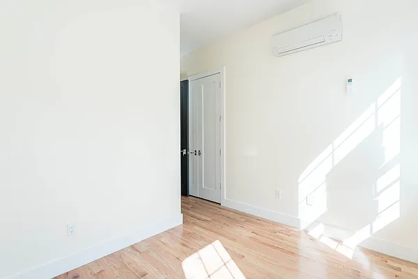 Rented by Nooklyn NYC LLC | media 31