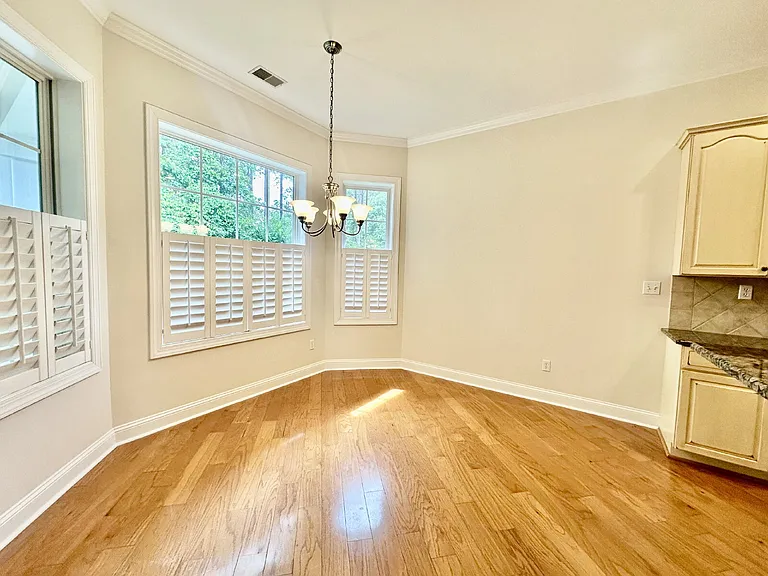 87 Glencairn Ave — Photo 11