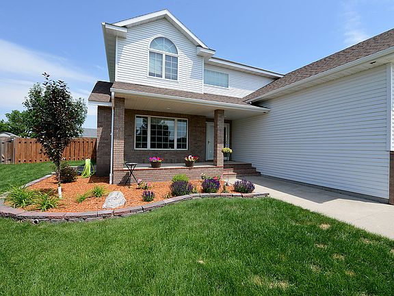 3rd image of 1858 Charleswood Estates Dr