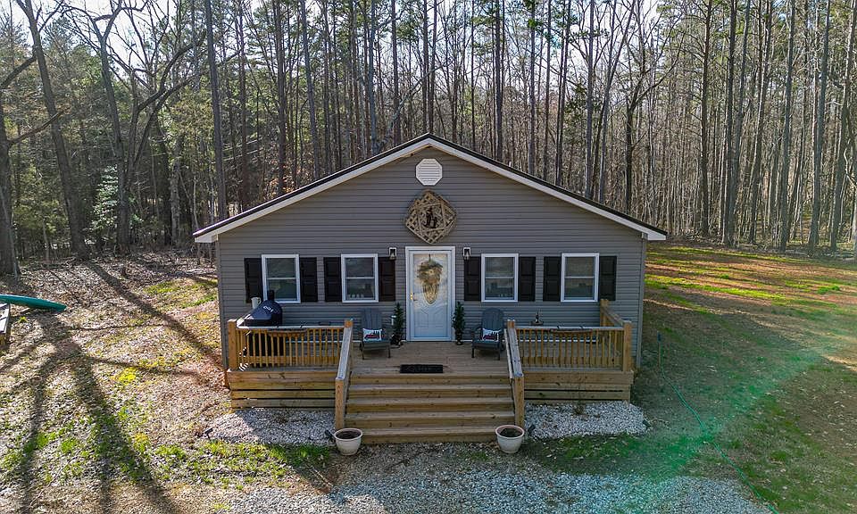 1st image of 1004 Lakefront Dr