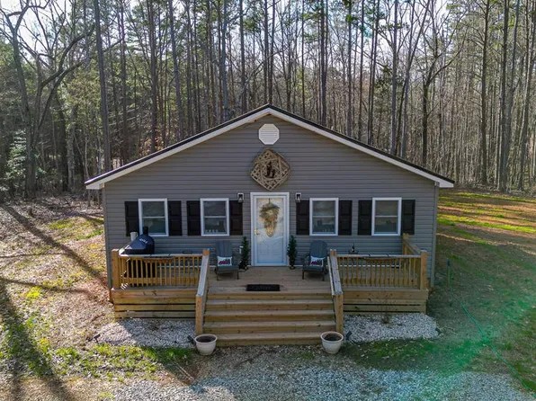 1004 Lakefront Dr, Clarksville, VA 23927