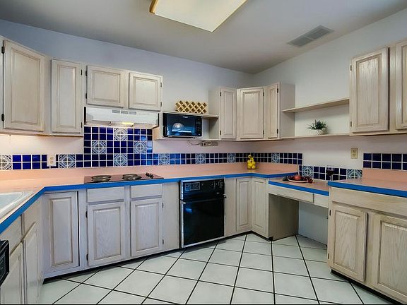 4th image of 711 Wellesley Dr NE
