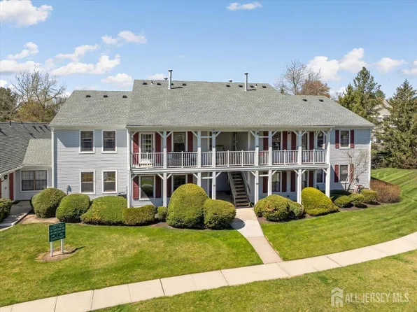 135 Hatfield Ln, East Brunswick, NJ 08816