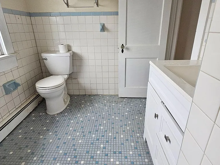 158 Hudson Ave — Photo 7