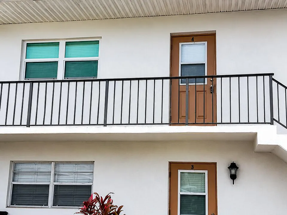 2950 SE Ocean Blvd #8-6