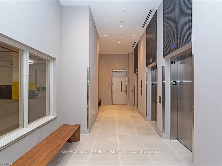212 King William St E #1019 — Photo 39