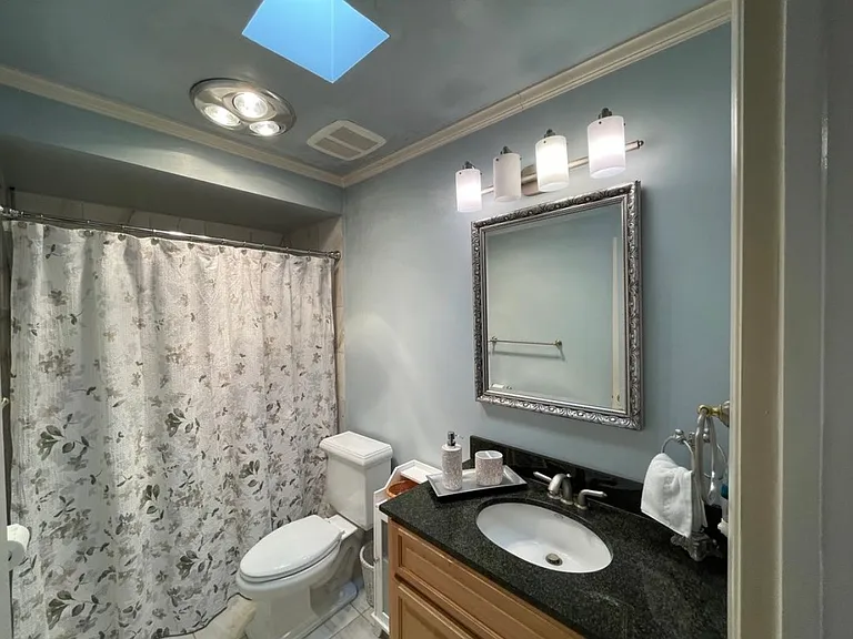 5271 Newcastle Ave #1 — Photo 5