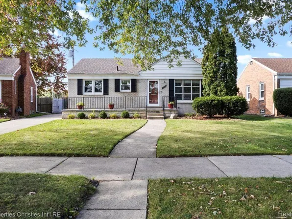 20854 Kenmore Ave, Harper Woods, MI 48225