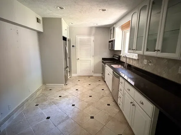 335 Valley Rd, Fayetteville, NC 28305
