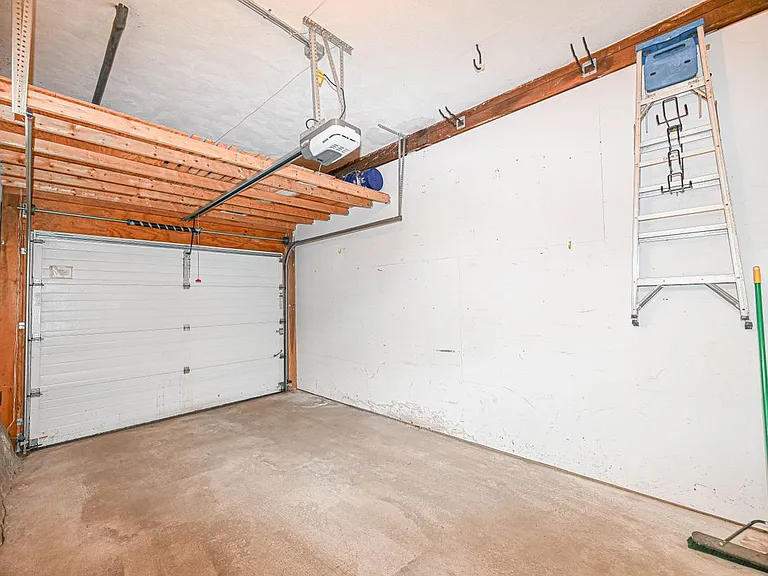 55B Bay St — Photo 16