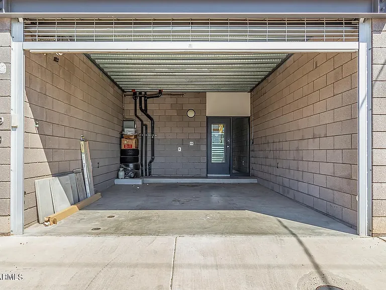 525 E Willetta St #9 — Photo 2