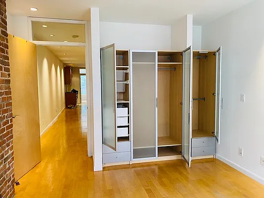 Rented by Bank Neary | media 10