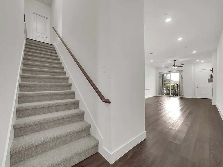 2717 Garden Gate Ln — Photo 22