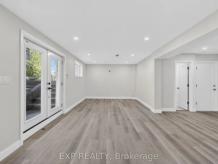 2580 Noella Cres #LOWER — Photo 4