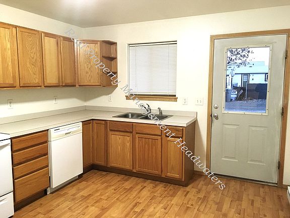 2nd image of 106 E King St Unit 2