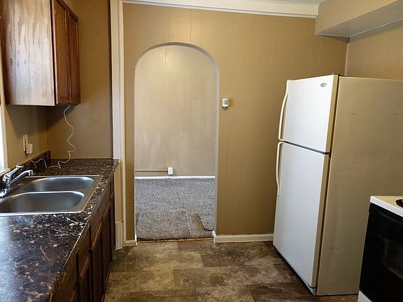 4th image of 8437 Lydia Ave