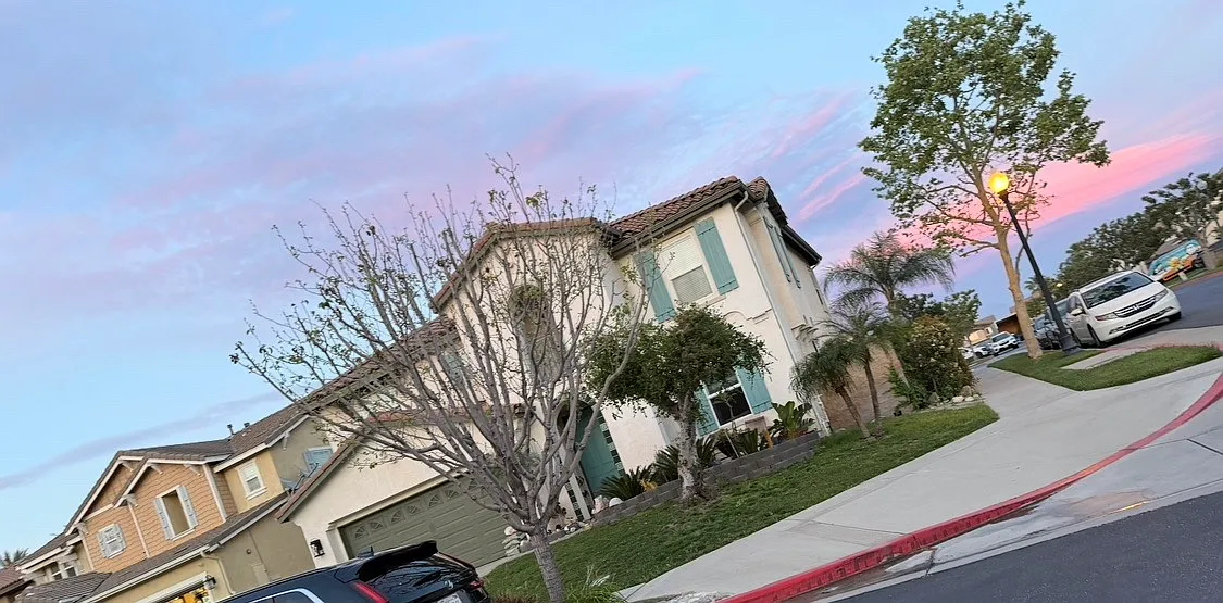4 bed, 2800 sqft, $4,200 — Photo 2