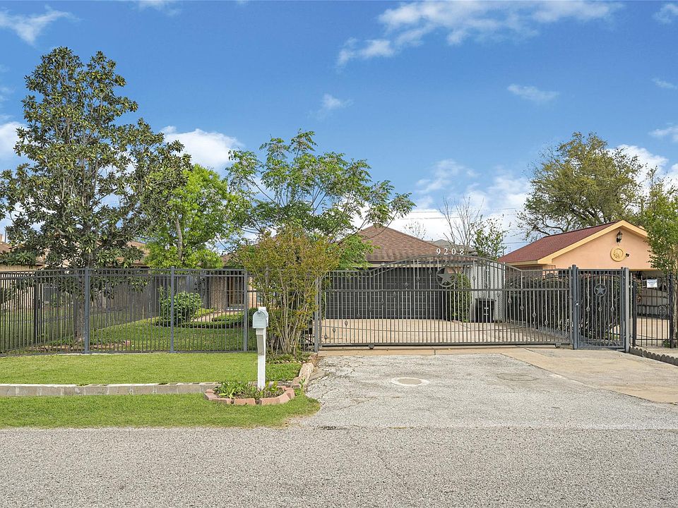 1st image of 9208 Carousel Ln