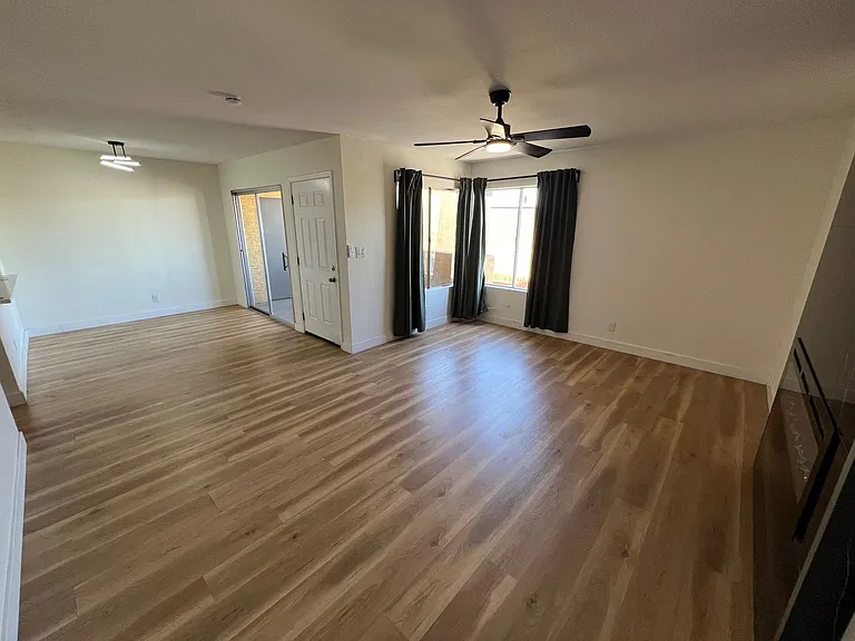 1534 Hialeah Dr #D — Photo 5