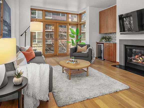 4th image of 1130 NW 12th Ave APT 308
