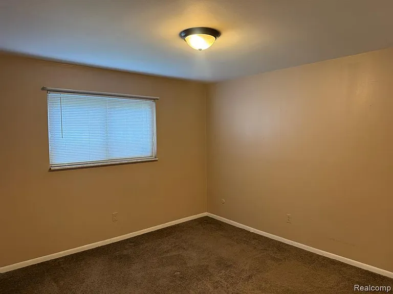 982 N Adams Rd #4 — Photo 18