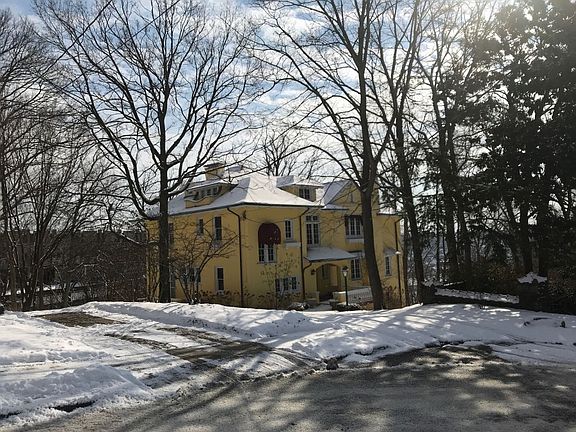 2nd image of 2202 Upland Pl