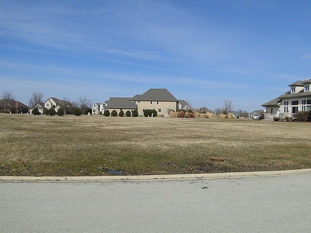 2nd image of 1121 Lafite