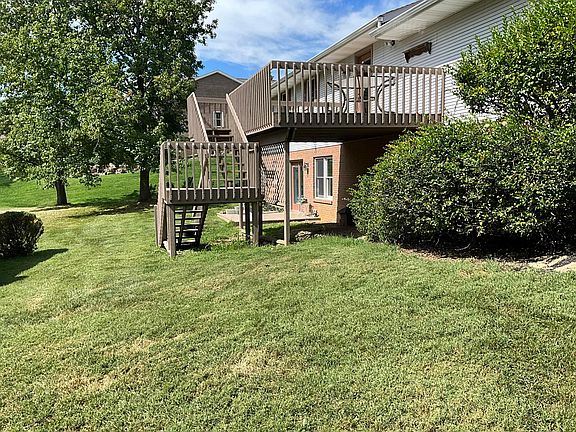 4th image of 2677 Applewood Ln NE