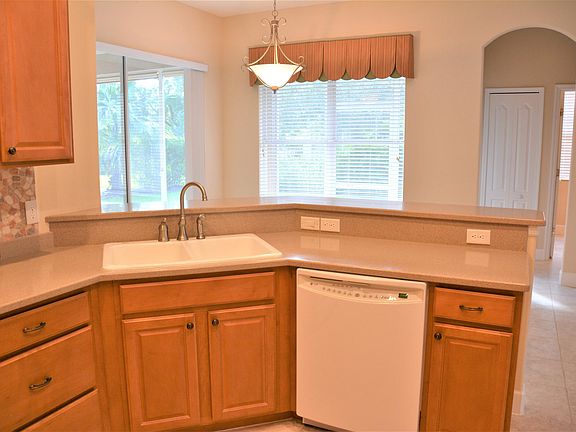 4th image of 6960 Hinsdale Dr