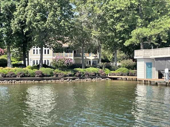 100 W Winds Rd, Macon, NC 27551