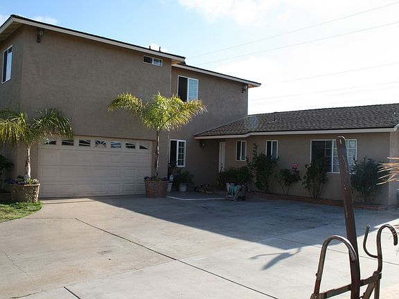 2 Car Garage w/Tile Floor