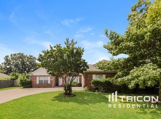 13 Gregg Rd, Krum, TX 76249