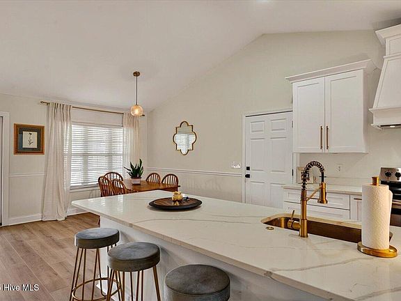 5th image of 5892 Lycia Lane SW