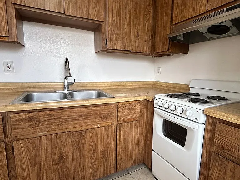 2763 N Edith Blvd — Photo 9