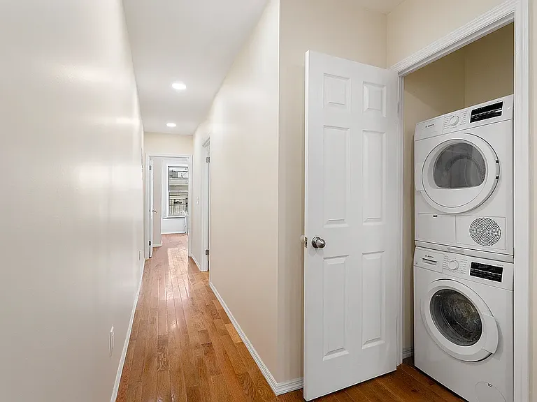 233 N Henry St #2R — Photo 4