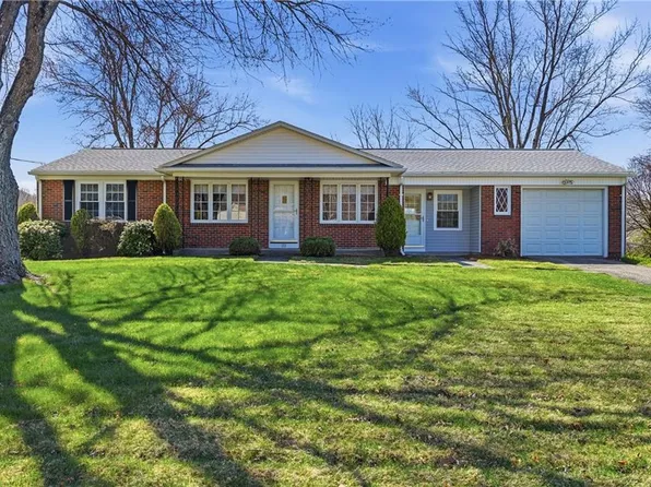 23 Glen Oaks Dr, Cumberland, RI 02864