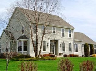 N27W26210 Coachman Dr, Pewaukee, WI 53072