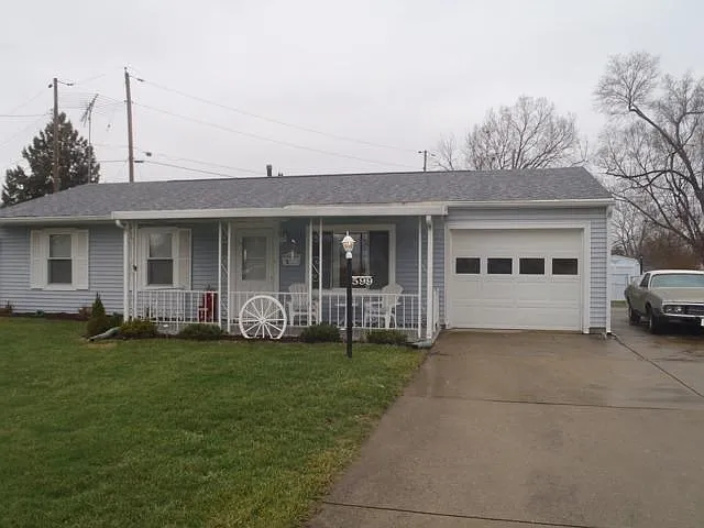 599 Martha Dr photo 1