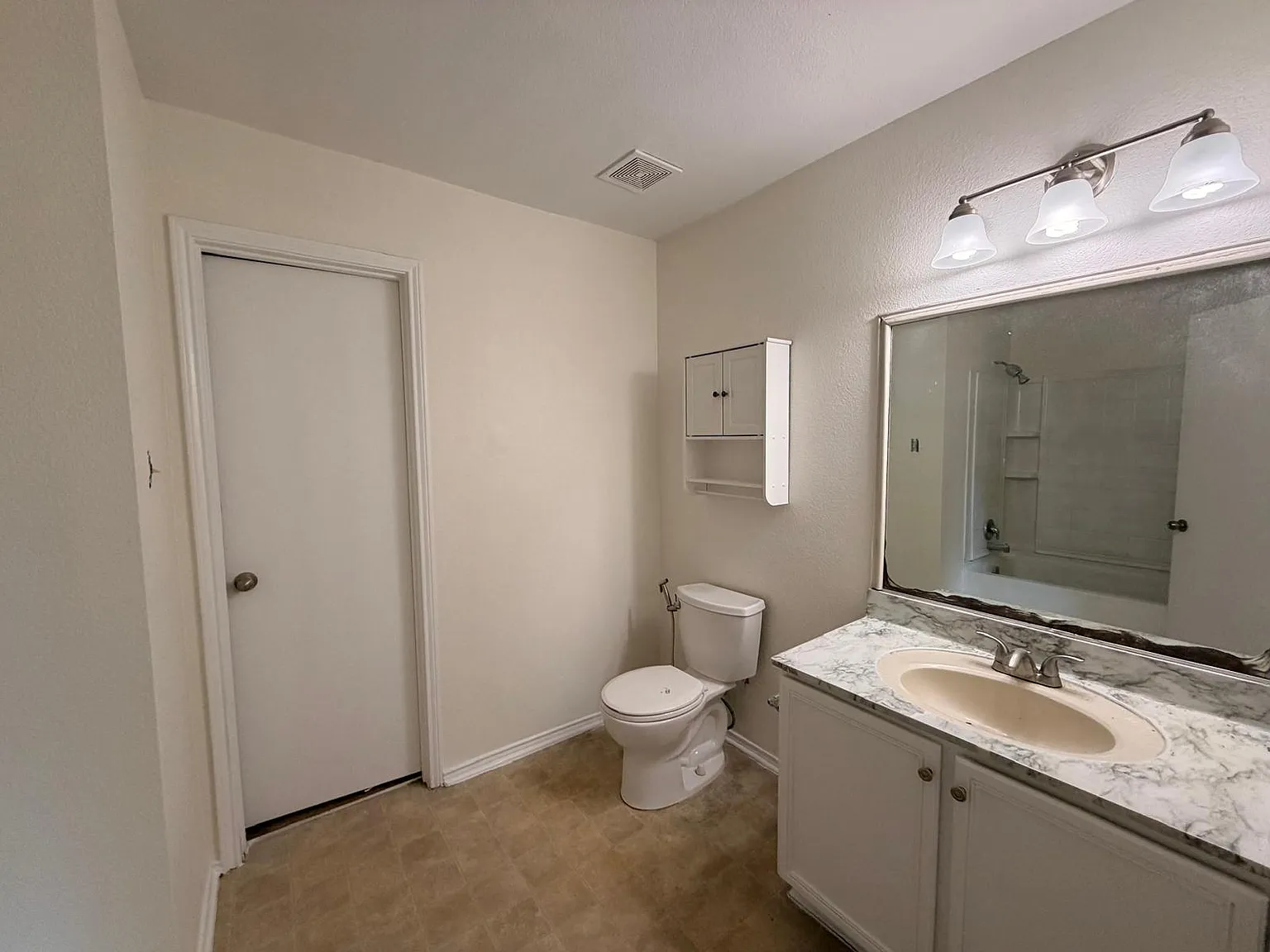 3 bed, 1452 sqft, $1,875 — Photo 3