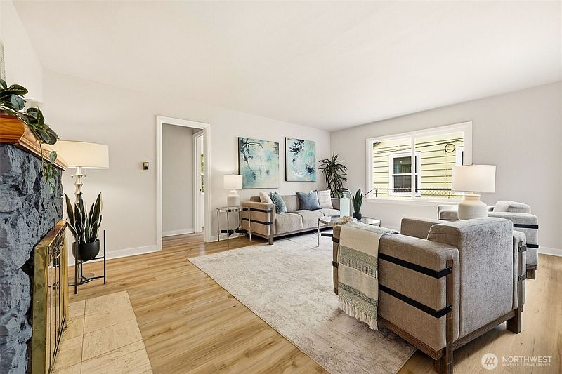5th image of 10713 15th Avenue NE