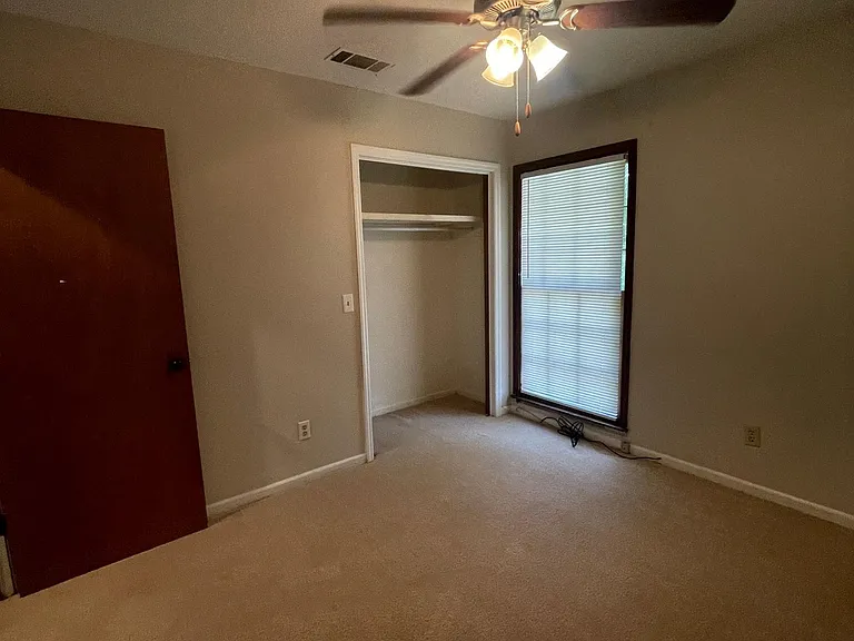 817 Robin Hood Trl — Photo 32
