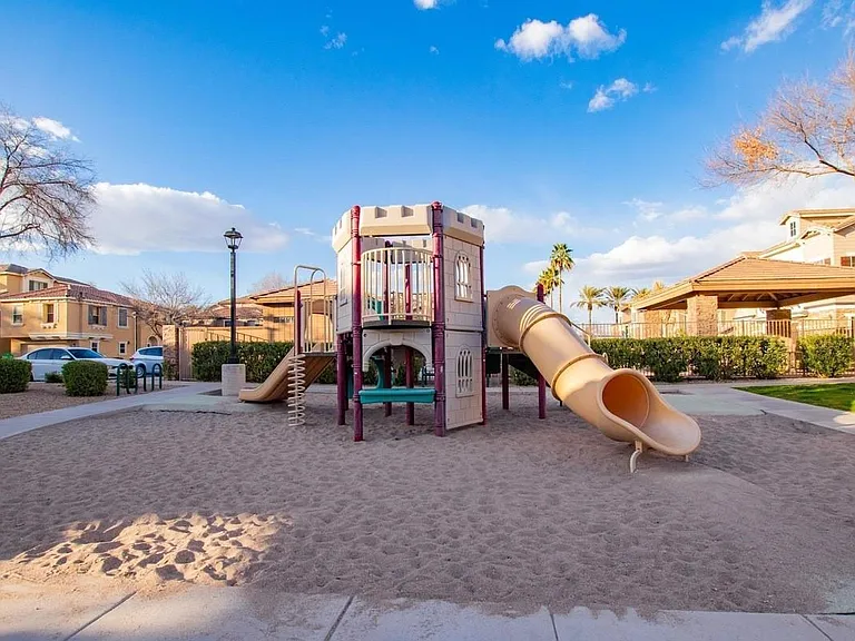 900 W Aspen Way — Photo 26