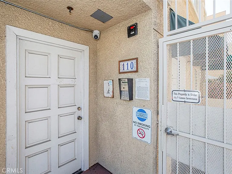 110 W Maple St #30 — Photo 43