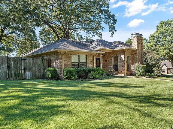 3rd image of 313 Royal Cir