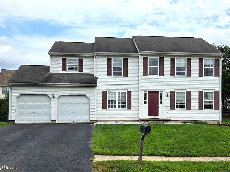 136 W Flagstone Dr — Photo 1