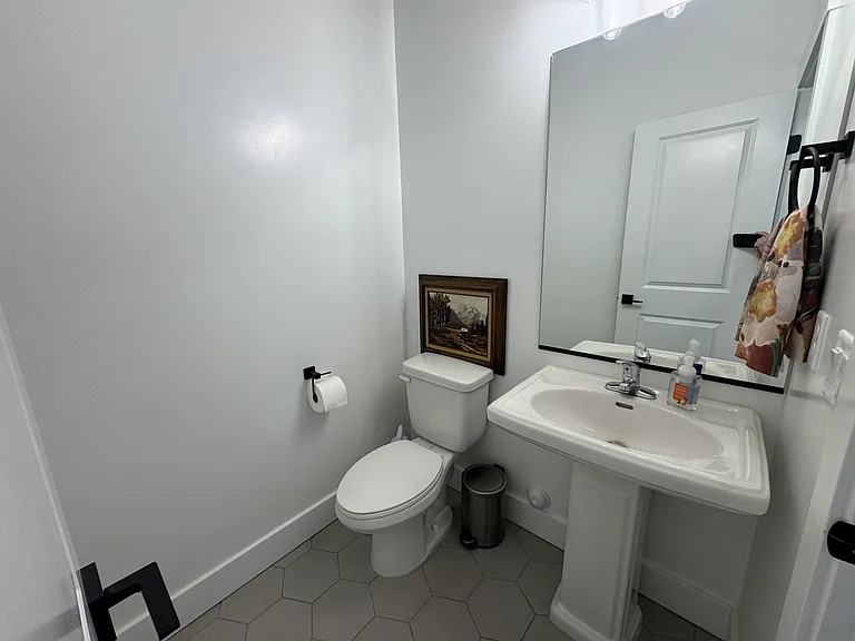355 W 3085 S — Photo 22
