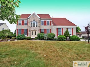 77 Dahmer Rd, Somerset, NJ 08873