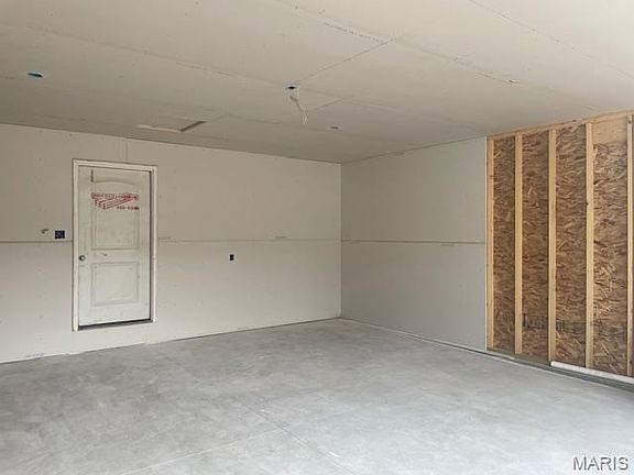 5th image of 321 Watermill Dr