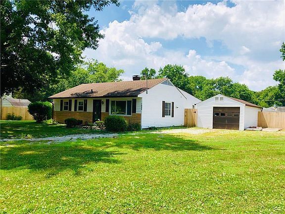 3rd image of 1822 Randall Ct